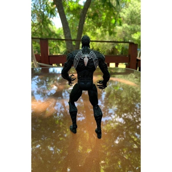 Marvel Comics Venom Action Figure - Picture 5 of 9